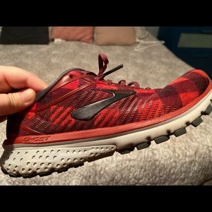 Brooks Ghost 12 in cute buffalo plaid! Slightly used but in excellent condition!